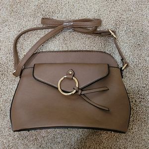 Brown midsized purse w shoulder straps